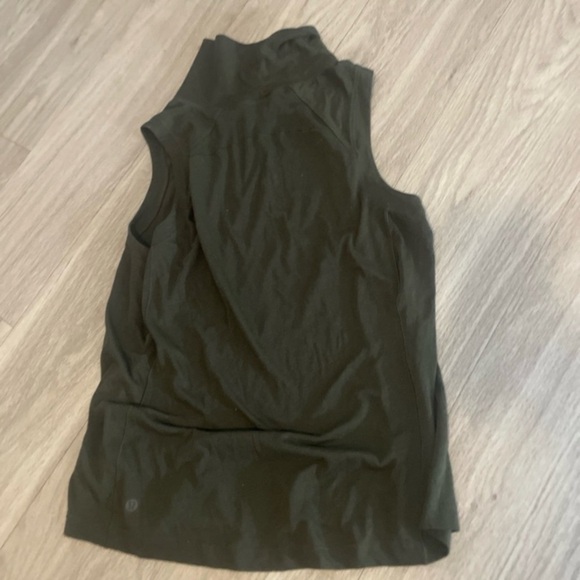 Lululemon turtleneck sleeveless top - Picture 4 of 6